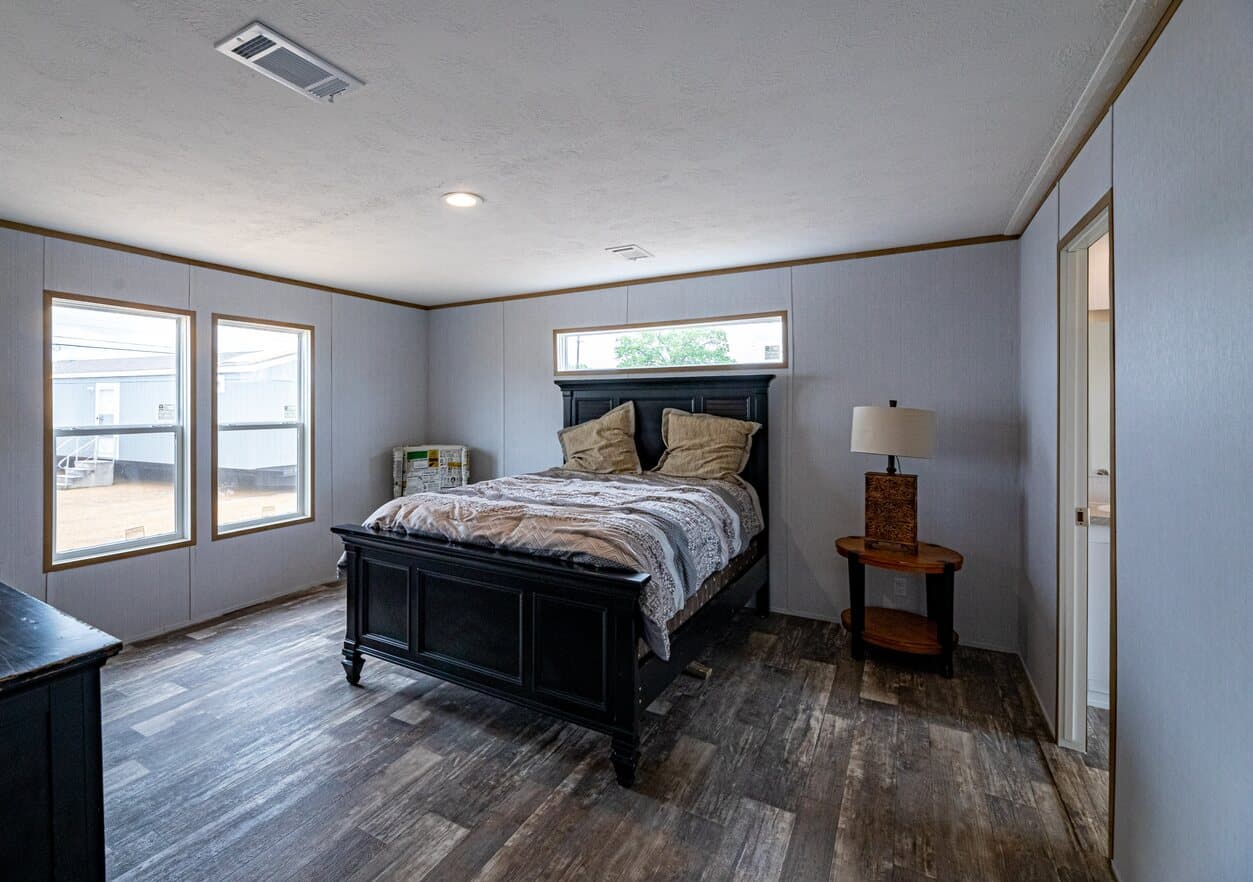 Valu premier 32684g interior and bedroom home features