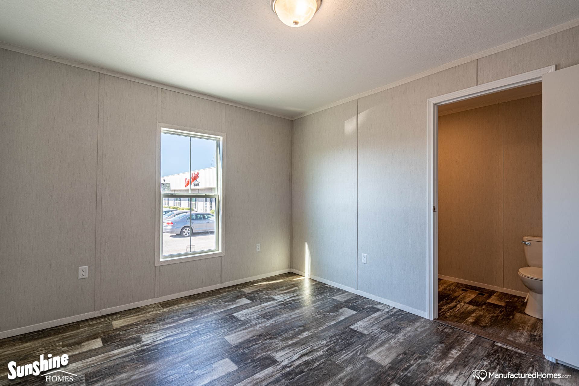 Arc1470-7000 bedroom home features