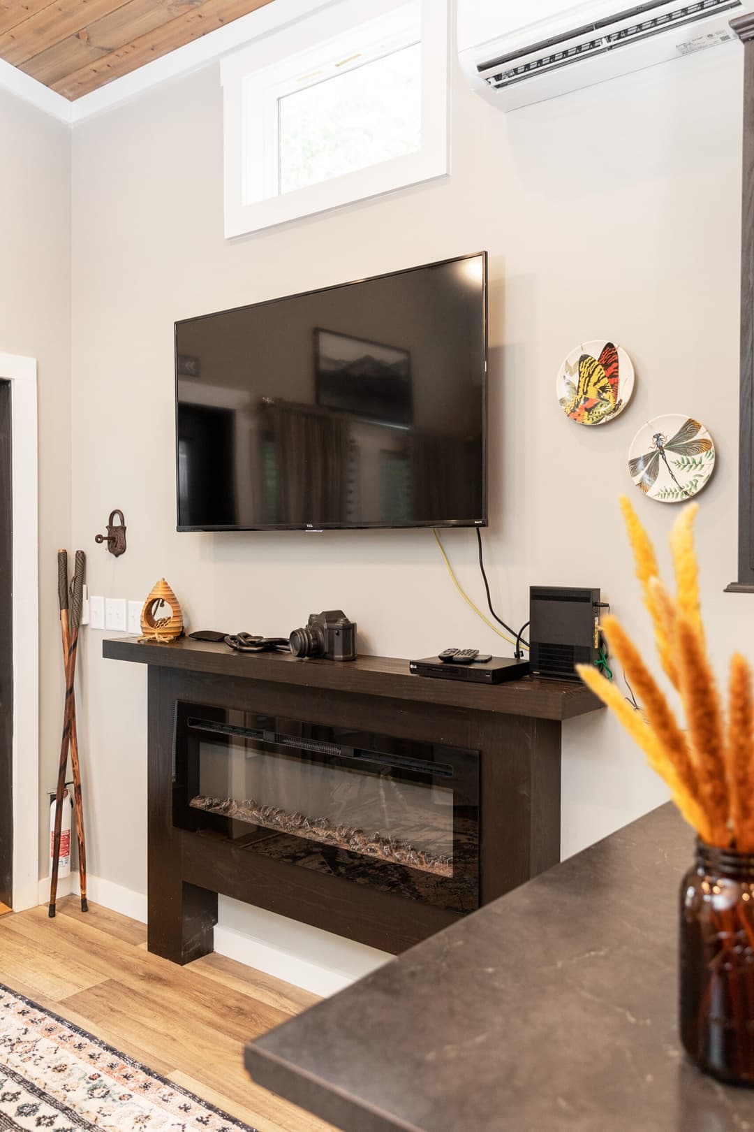 Swayback interior home features