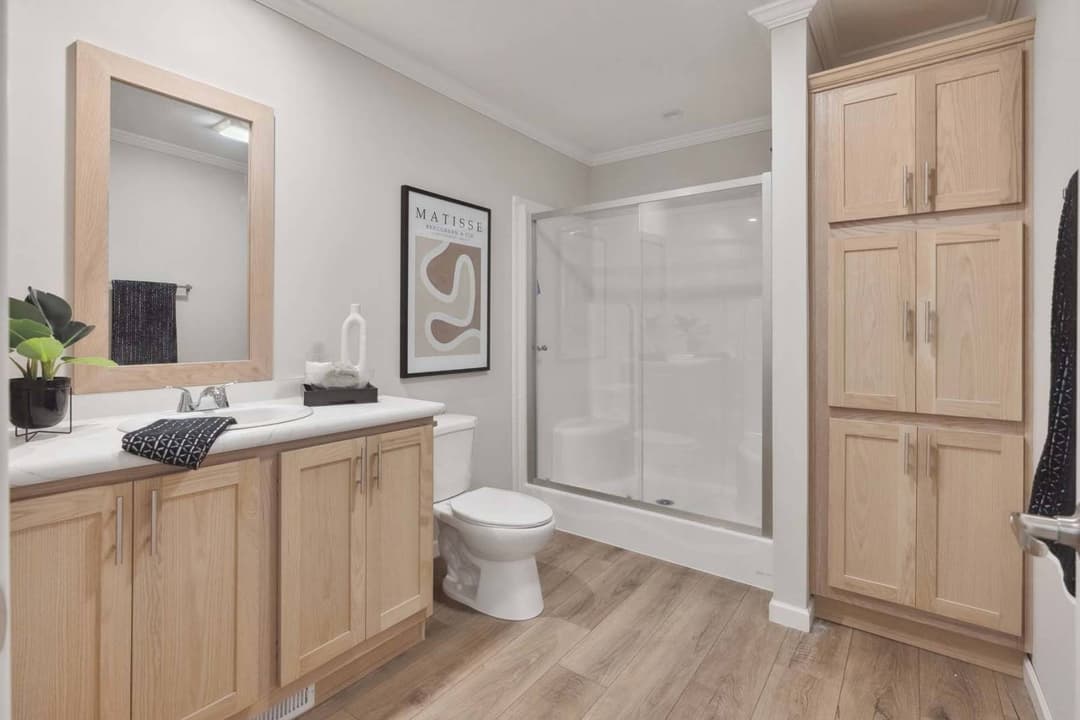 C819 bathroom home features