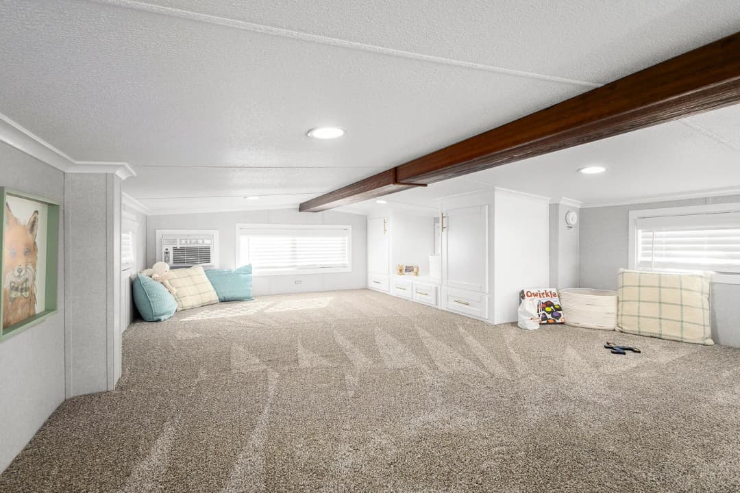 Island 6128 bedroom home features