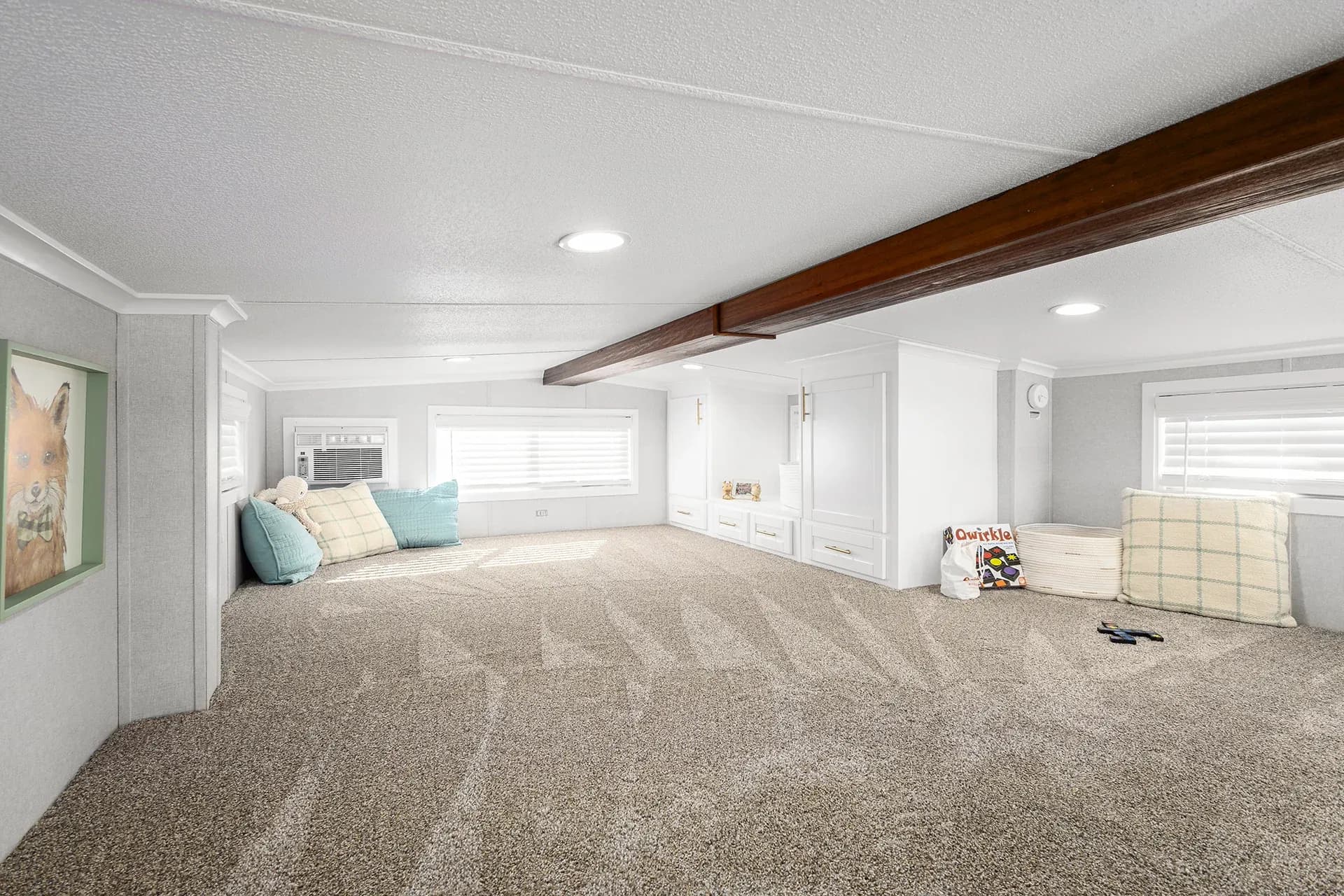 Island 6128 bedroom home features