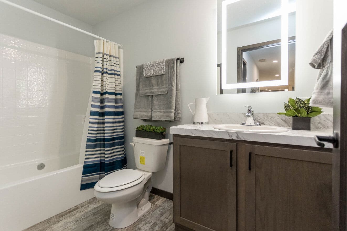 Harbor town 92610k bathroom home features