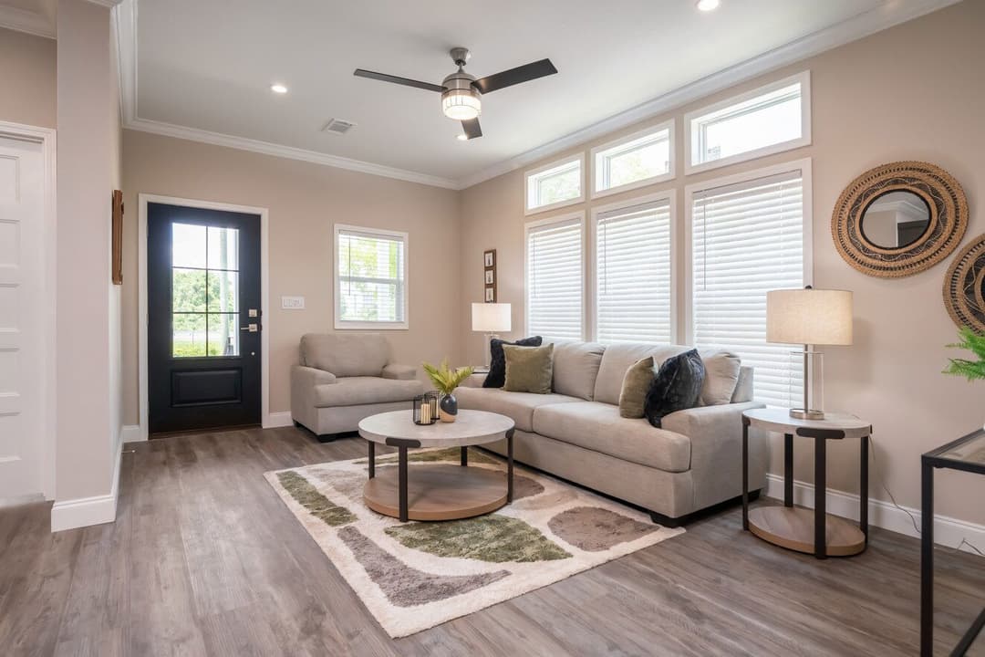 The chariot 24442a interior home features