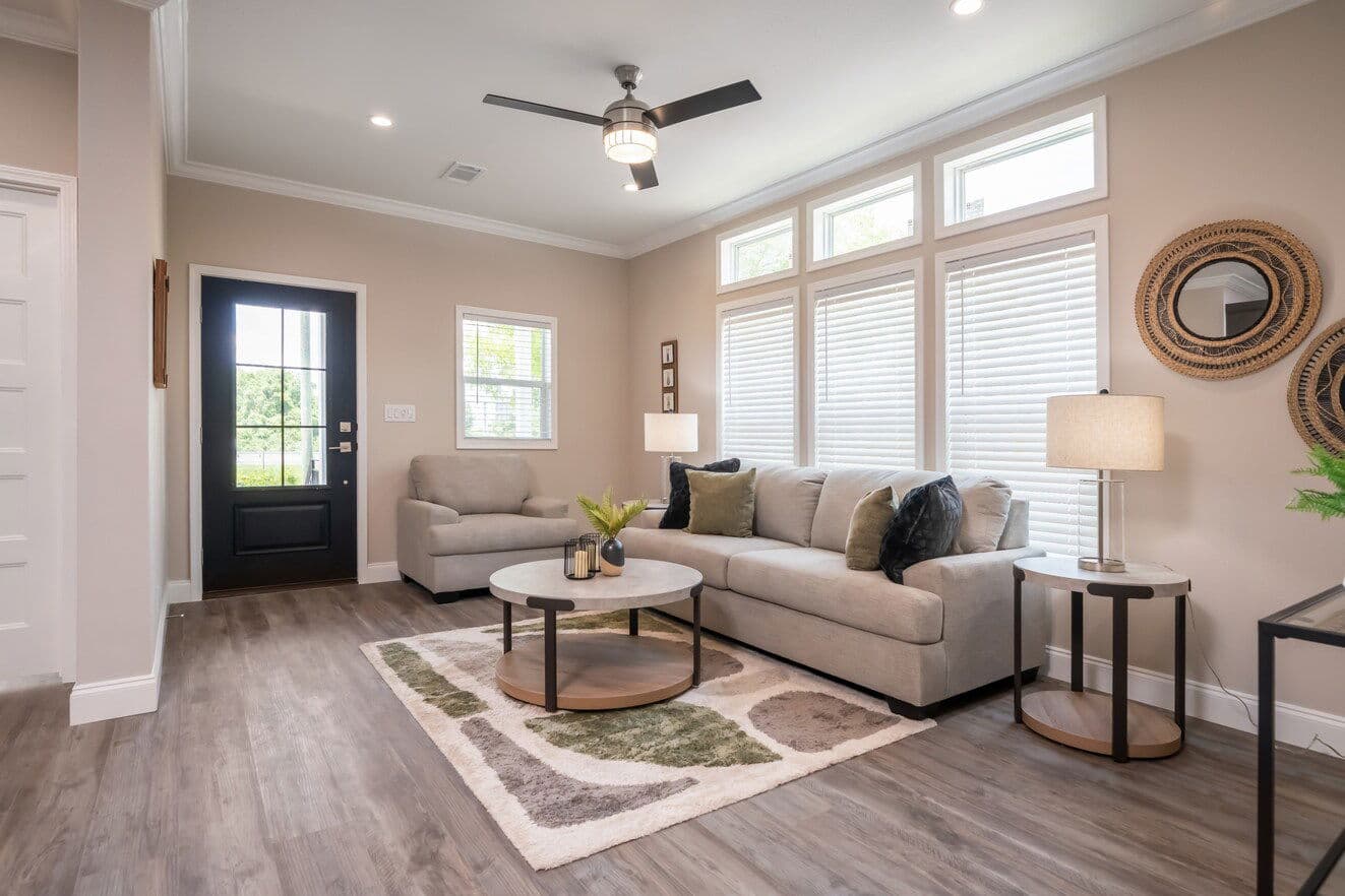 The chariot 24442a interior home features