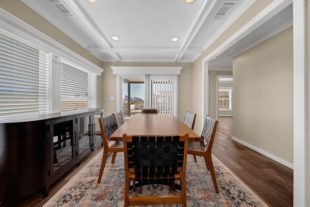 Sapphire 28663a interior home features