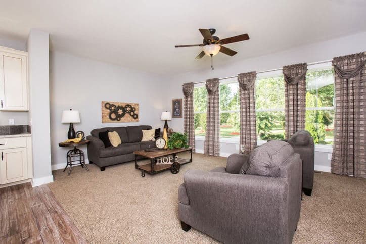 Baxter 42483a interior home features