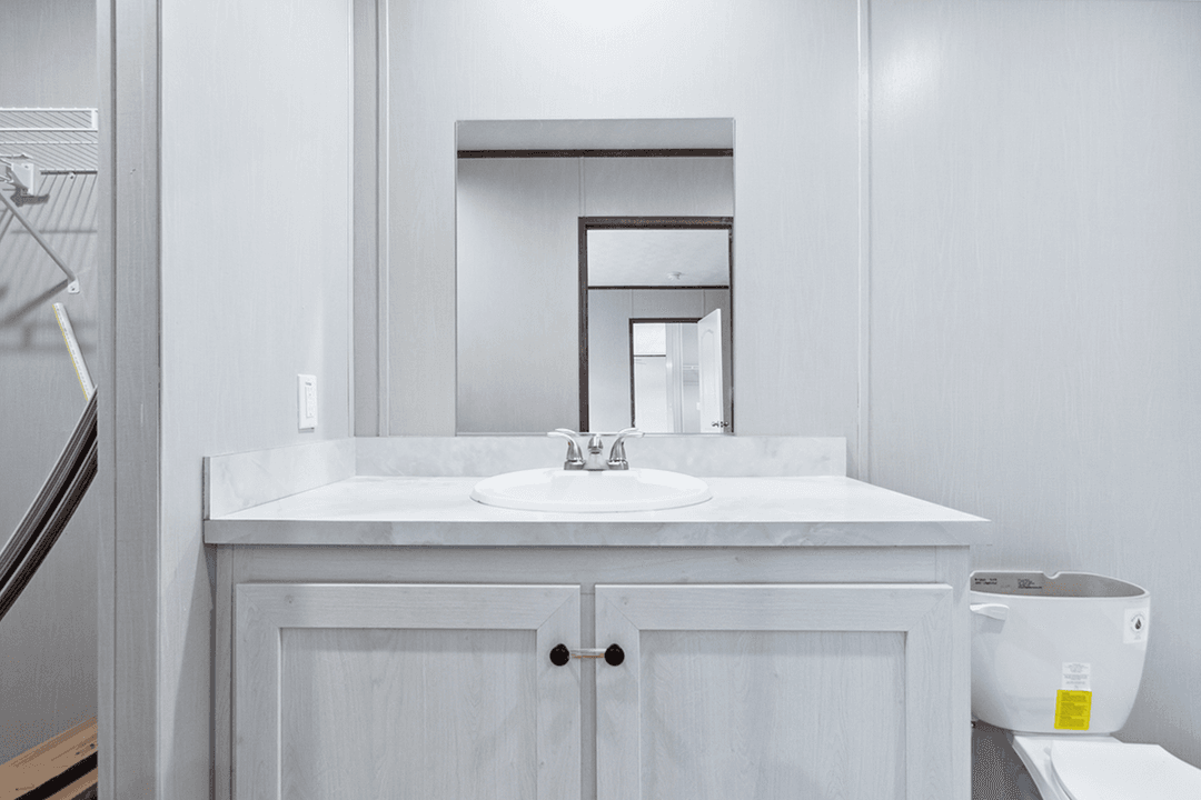 Homestead 16562a bathroom home features