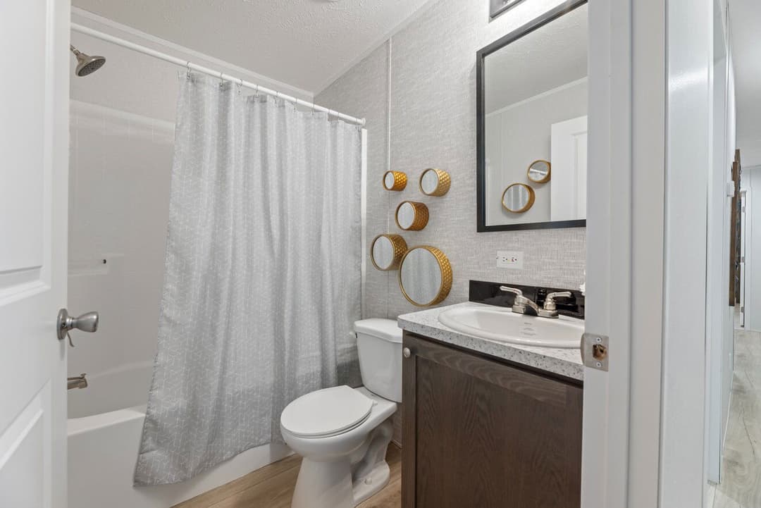 Carson 24532 bathroom home features