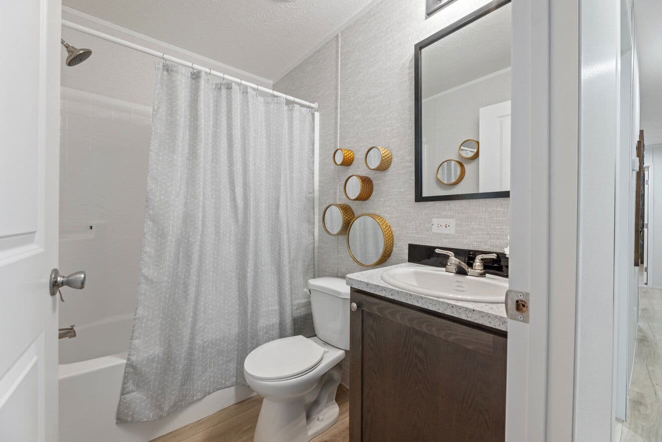 Carson 24532 bathroom home features