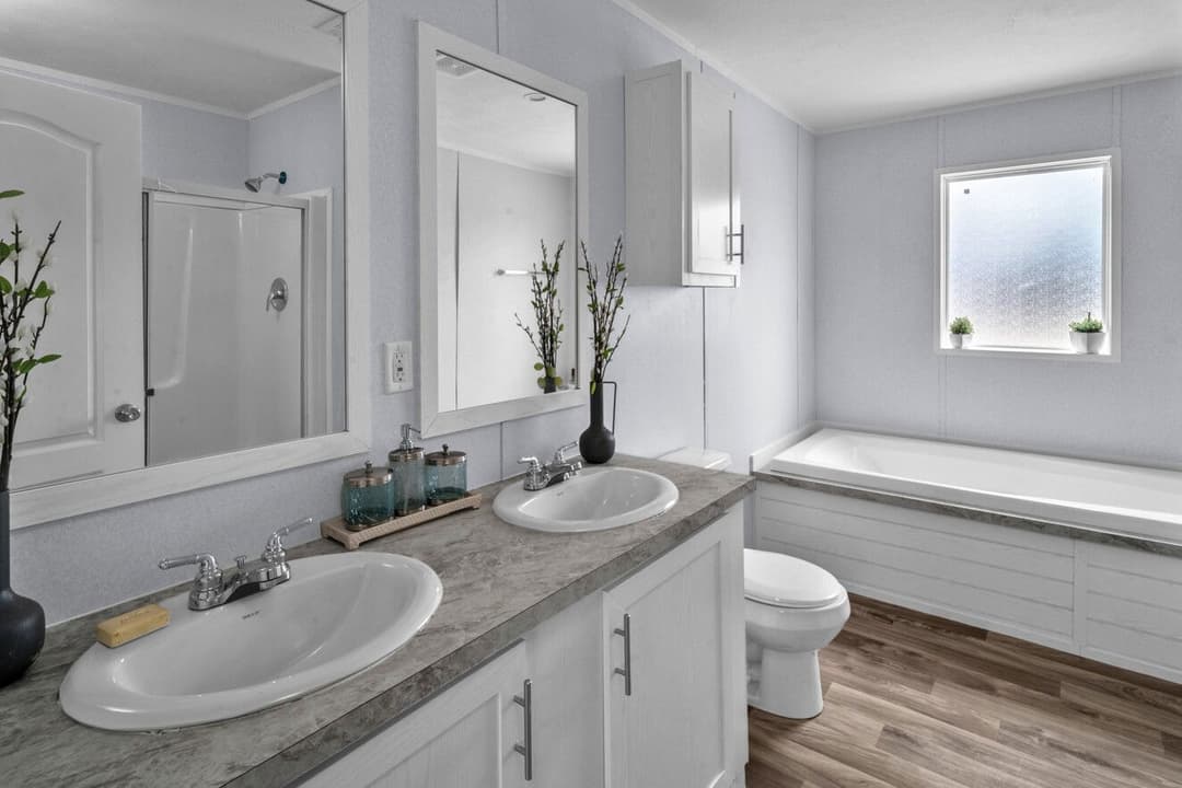 Valu 28483u interior and bathroom home features