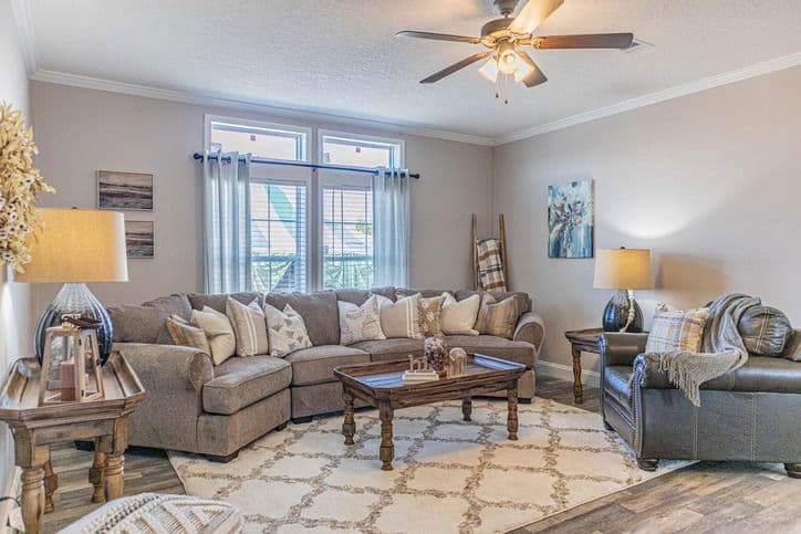 King 32764b interior home features