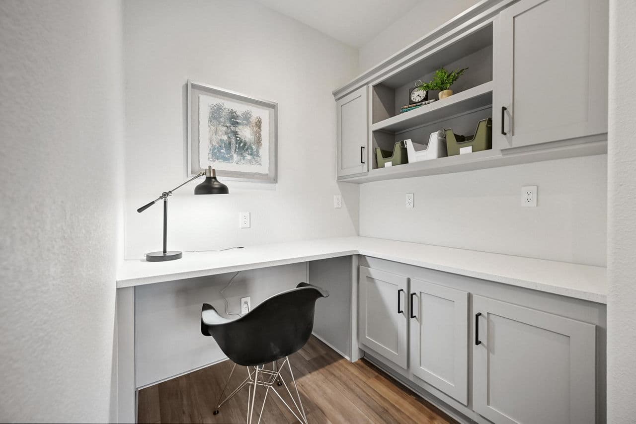 Mammoth park hud interior home features