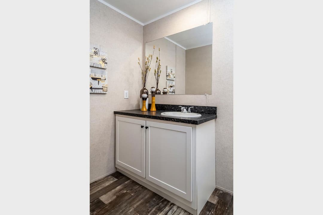 Pinnacle 3904 bathroom home features