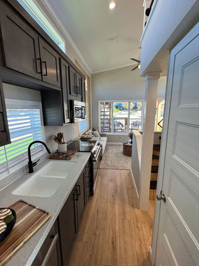 Vista 14411o kitchen home features