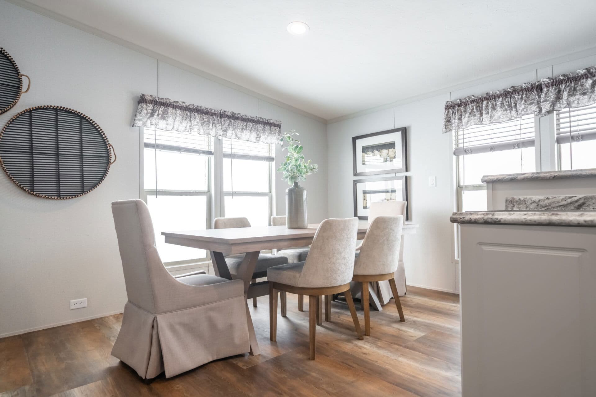 Heritage h-3256-32d kitchen home features