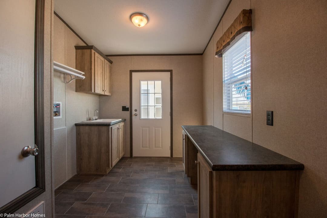 Carrington 30643c interior home features