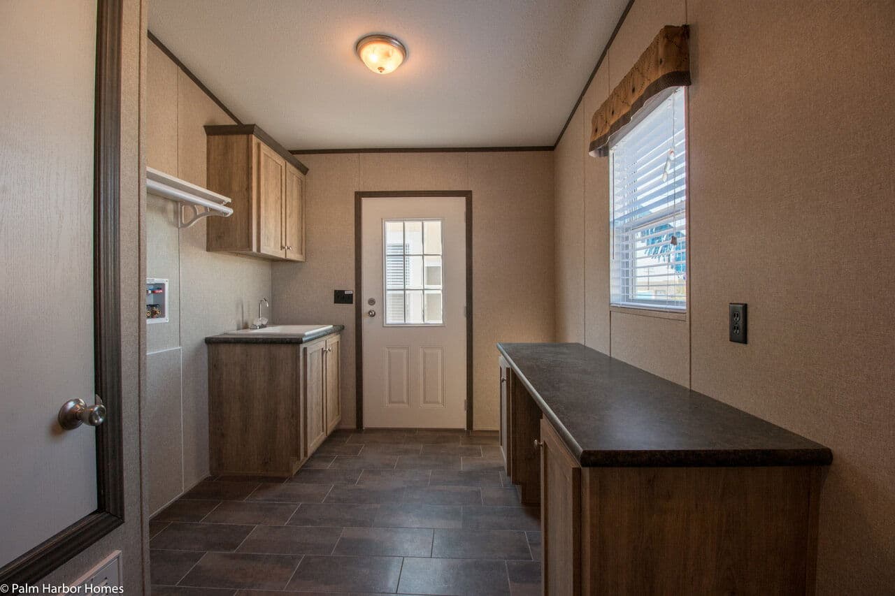 Carrington 30643c interior home features