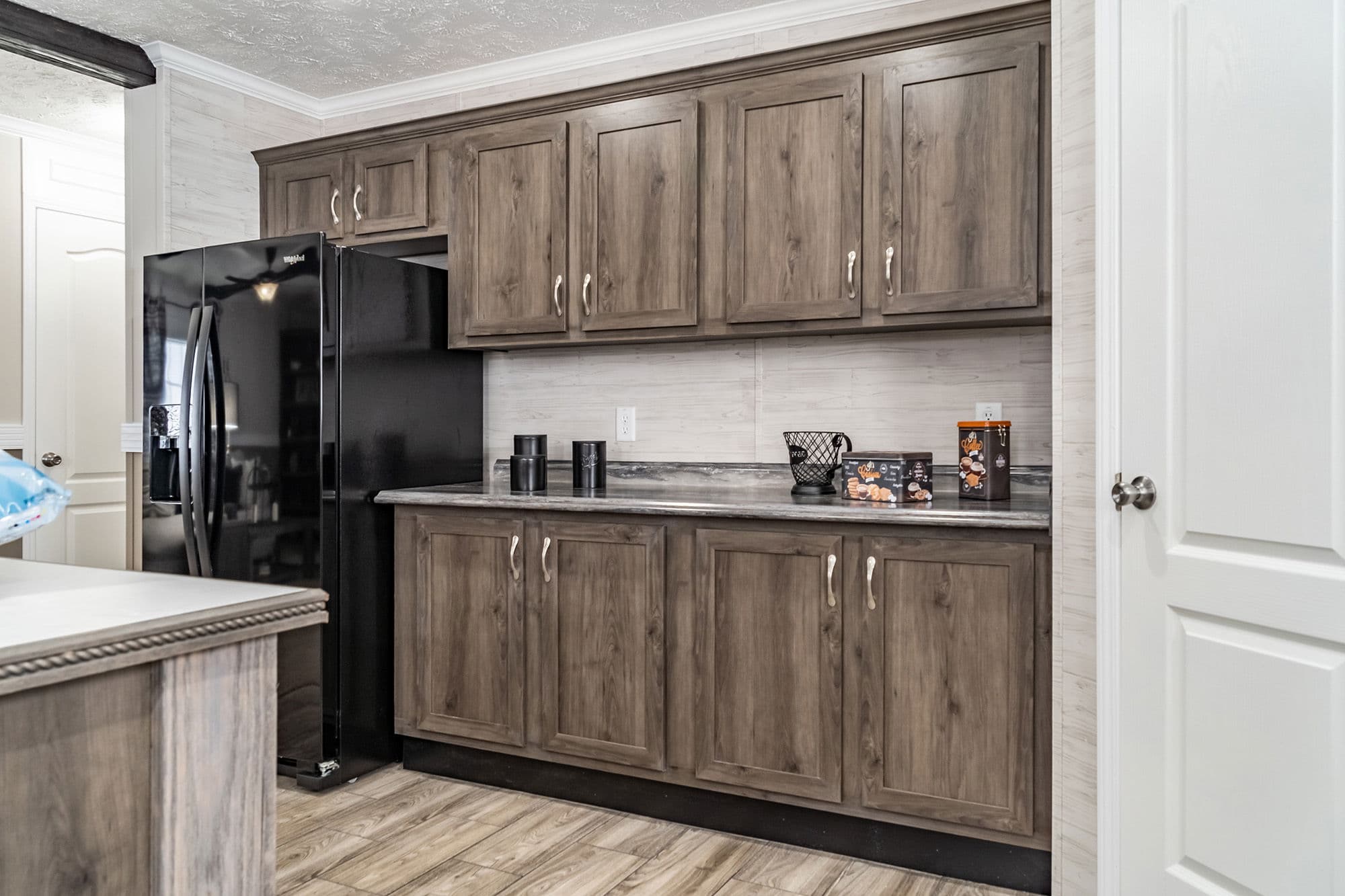 Md-41-32 kitchen home features