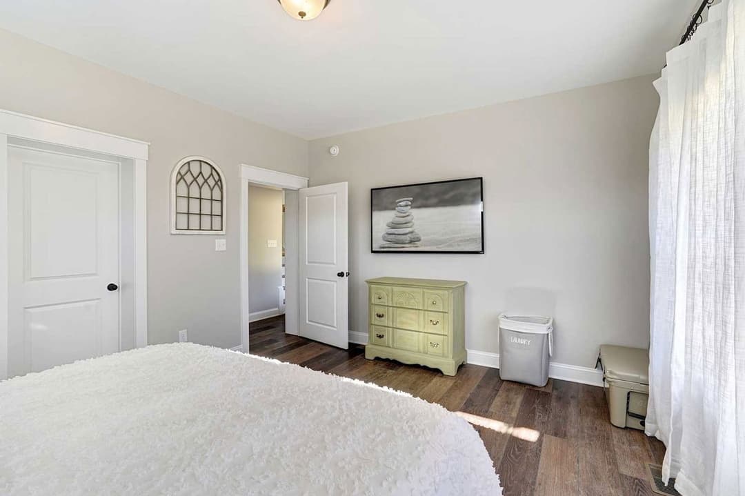 Farmhouse ii cape bedroom home features