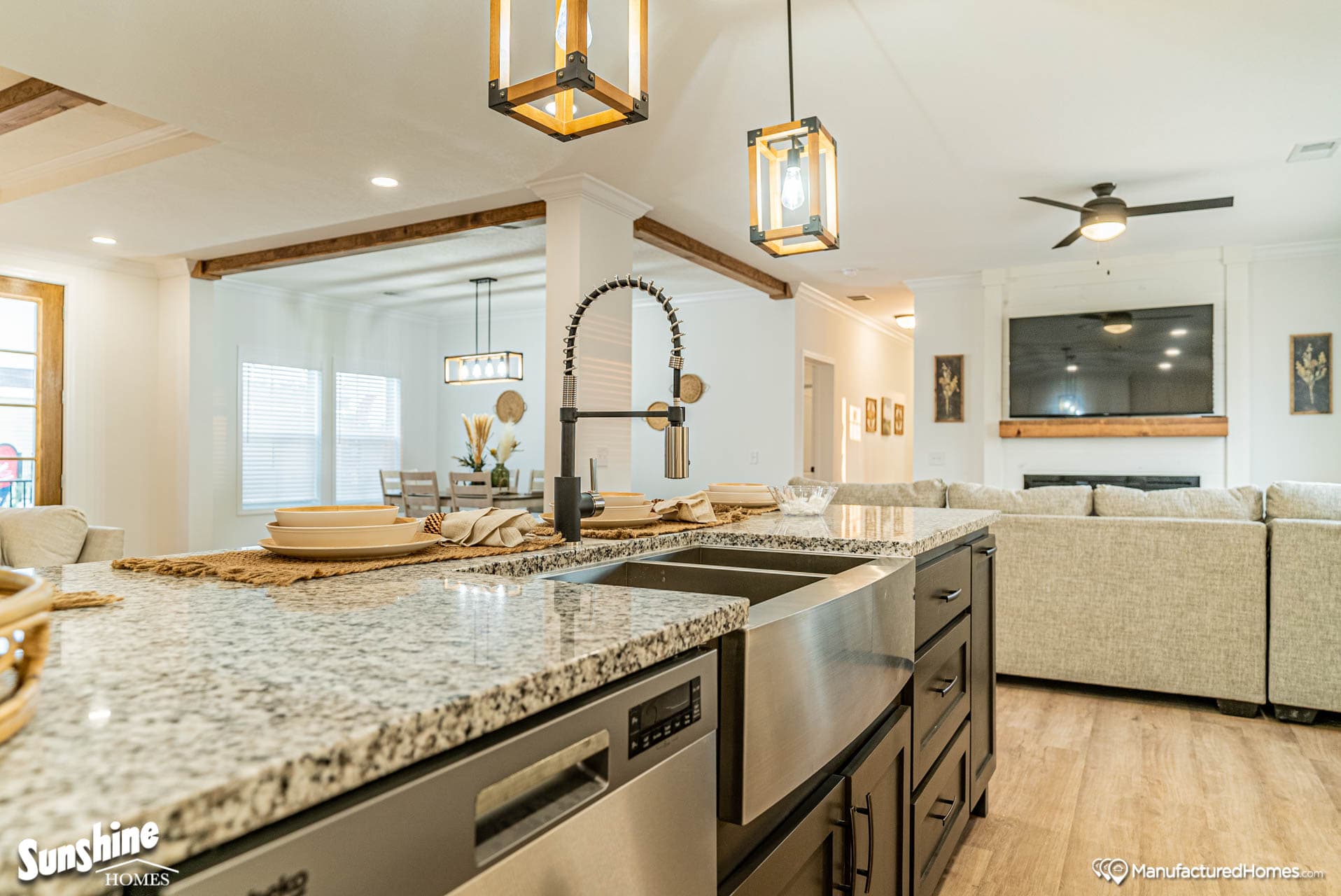 Pri3284-2058 kitchen home features