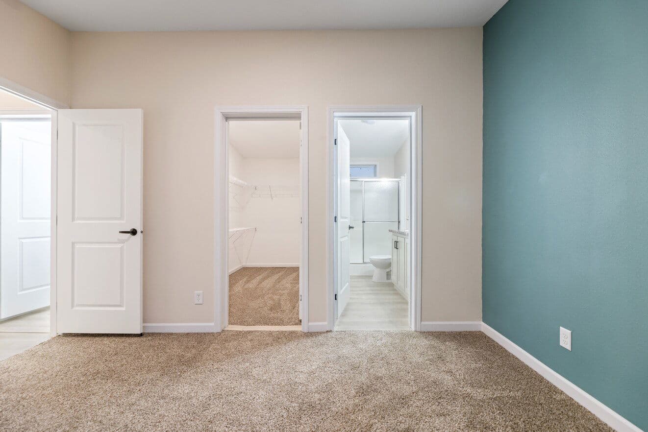 The timberlake with porch 193002 bedroom home features