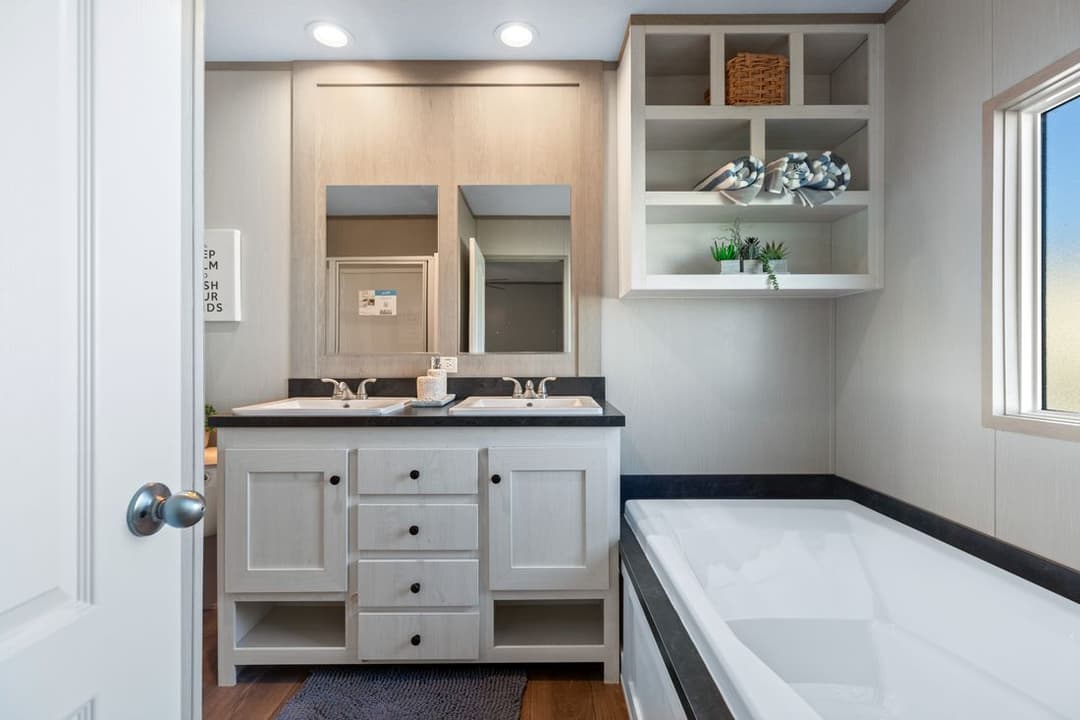 Resolution 16763x bathroom home features