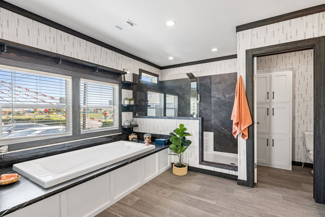 Pecan valley  30603p bathroom home features