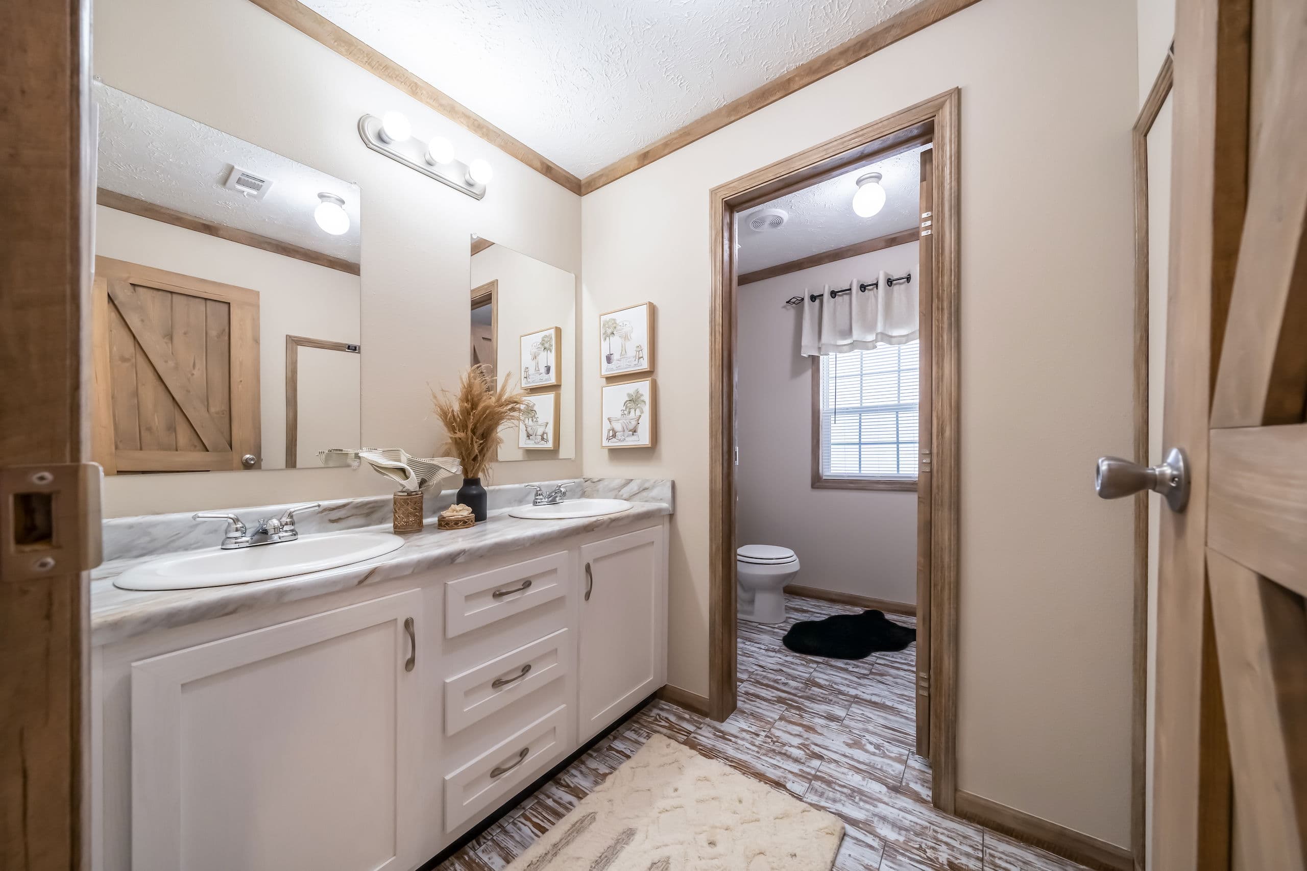 Md-49-32 bathroom home features