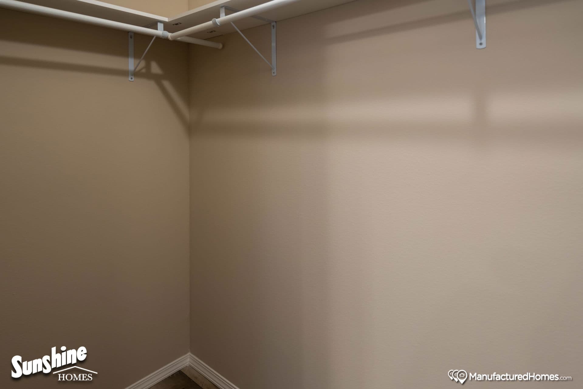 Pri1680-1001 interior home features