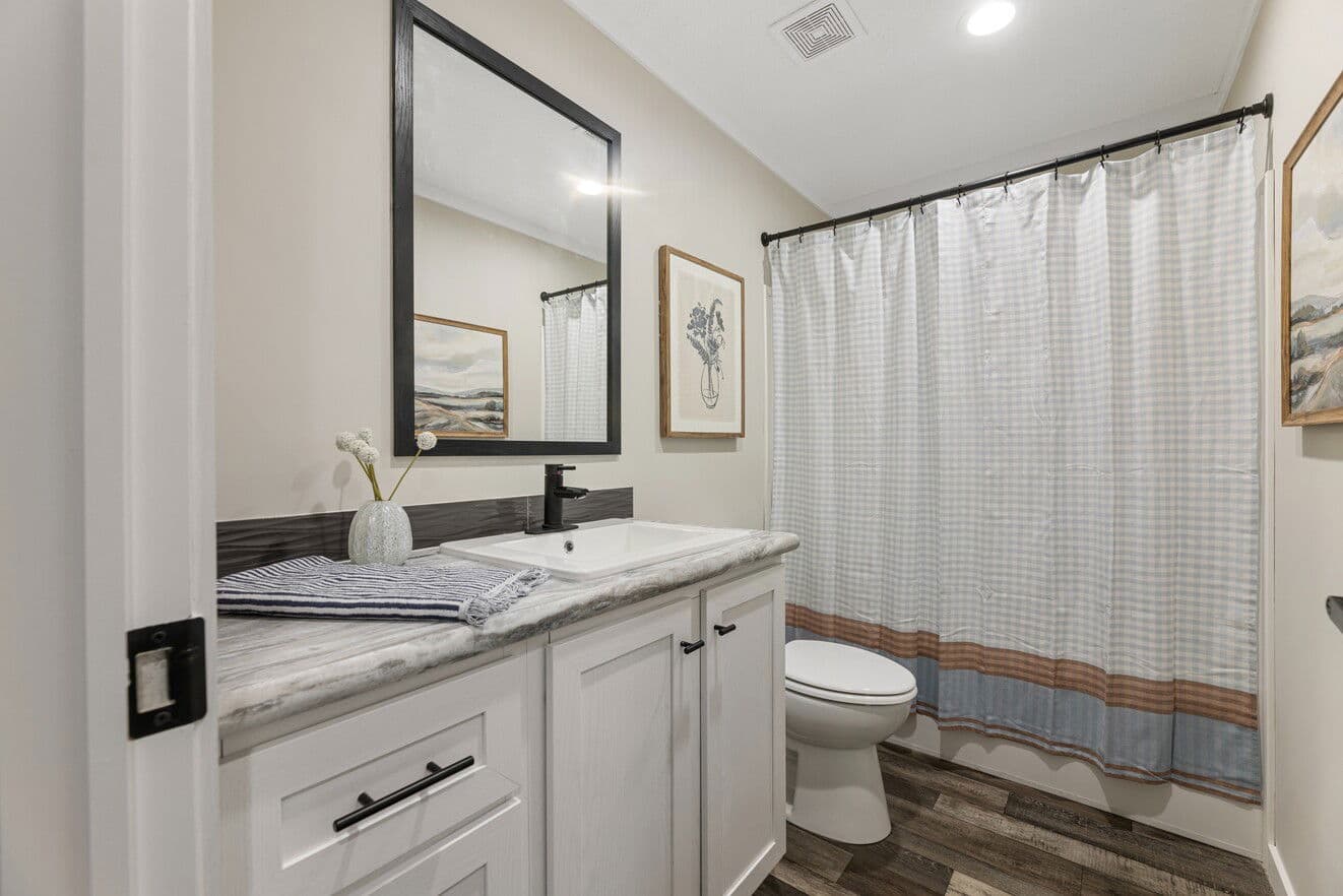 Stratos 28643b bathroom home features