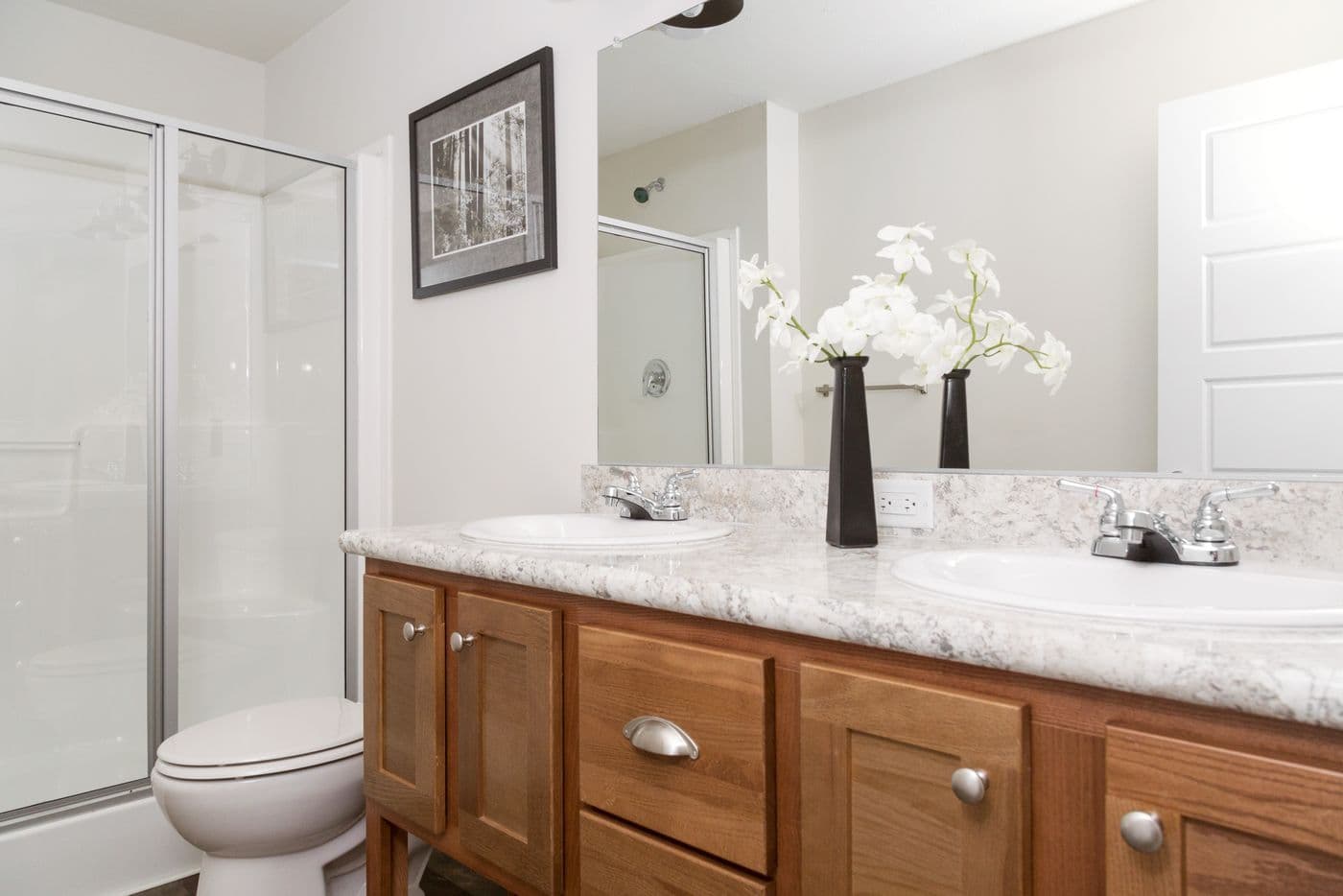 Hill st bathroom home features