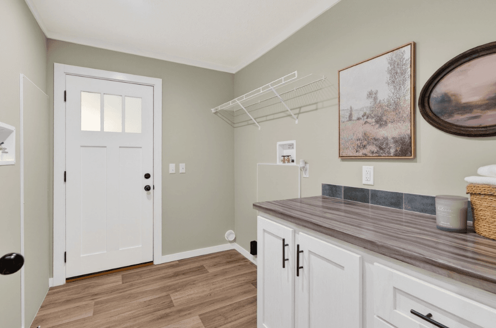 Outlook 28542f interior home features