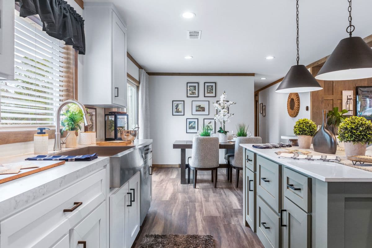 Everett kitchen home features