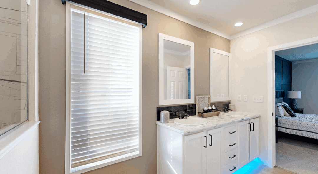 Cimarron 32563a bathroom home features