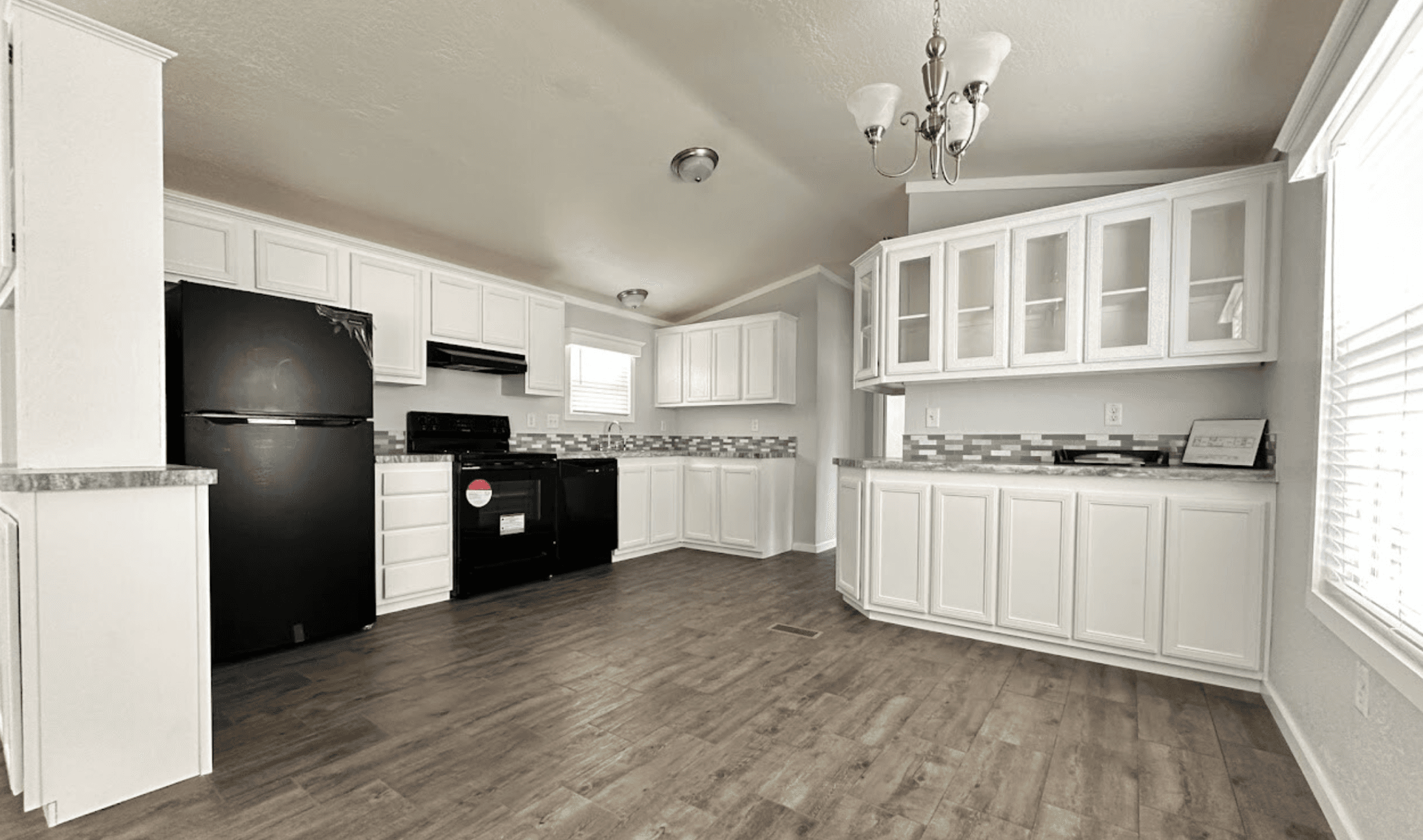 Solitaire 16763b hero and interior home features