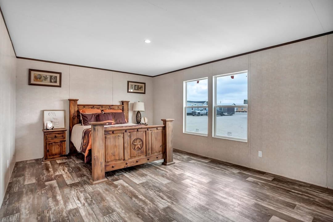 Rm2848a bedroom home features