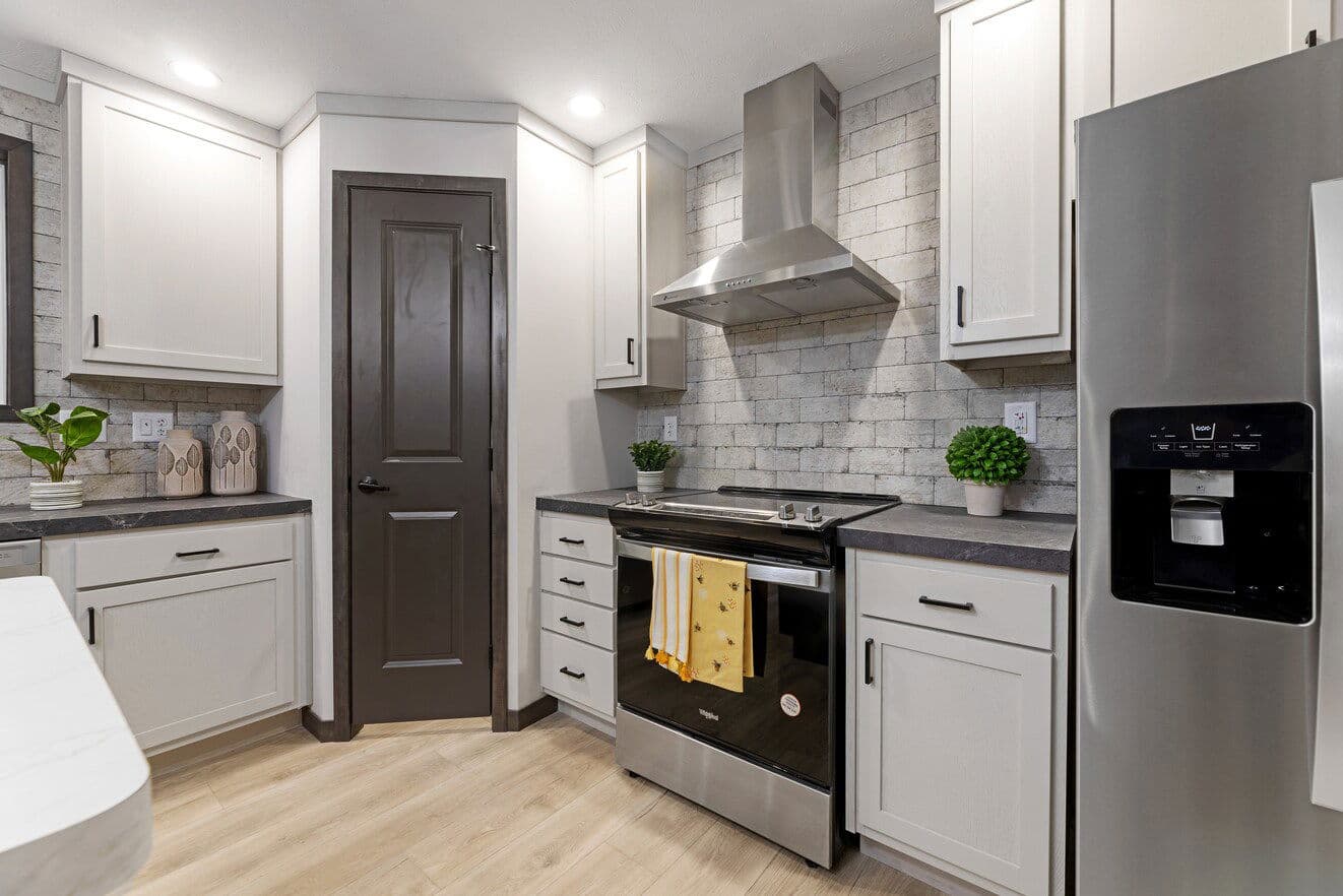 Houghton 24036 kitchen home features