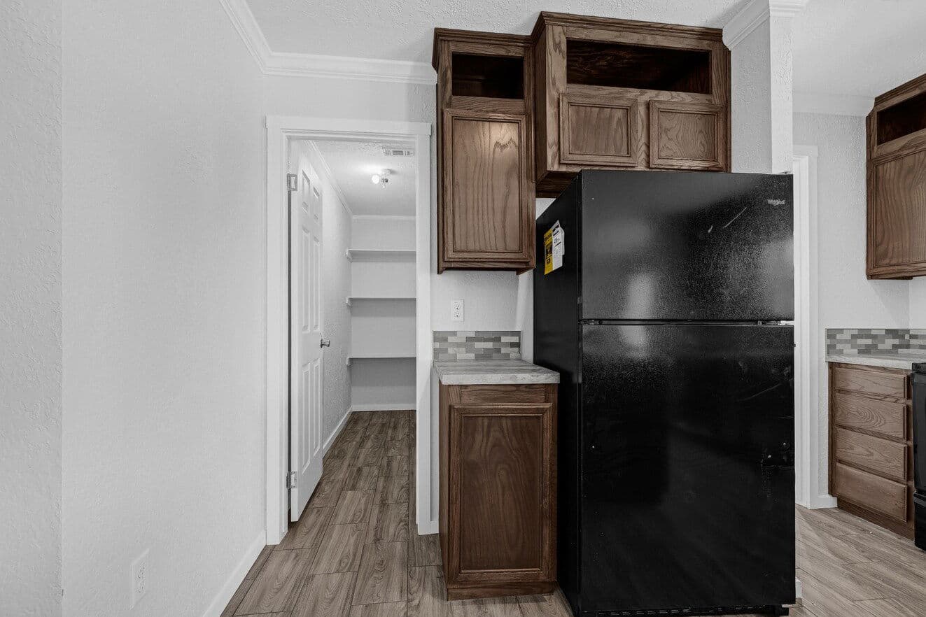 Topaz 28764a kitchen home features