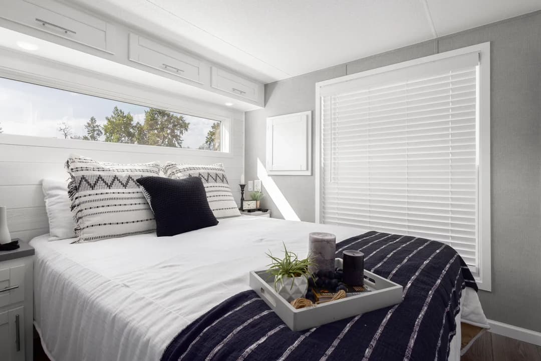 Eldorado 9043 bedroom home features