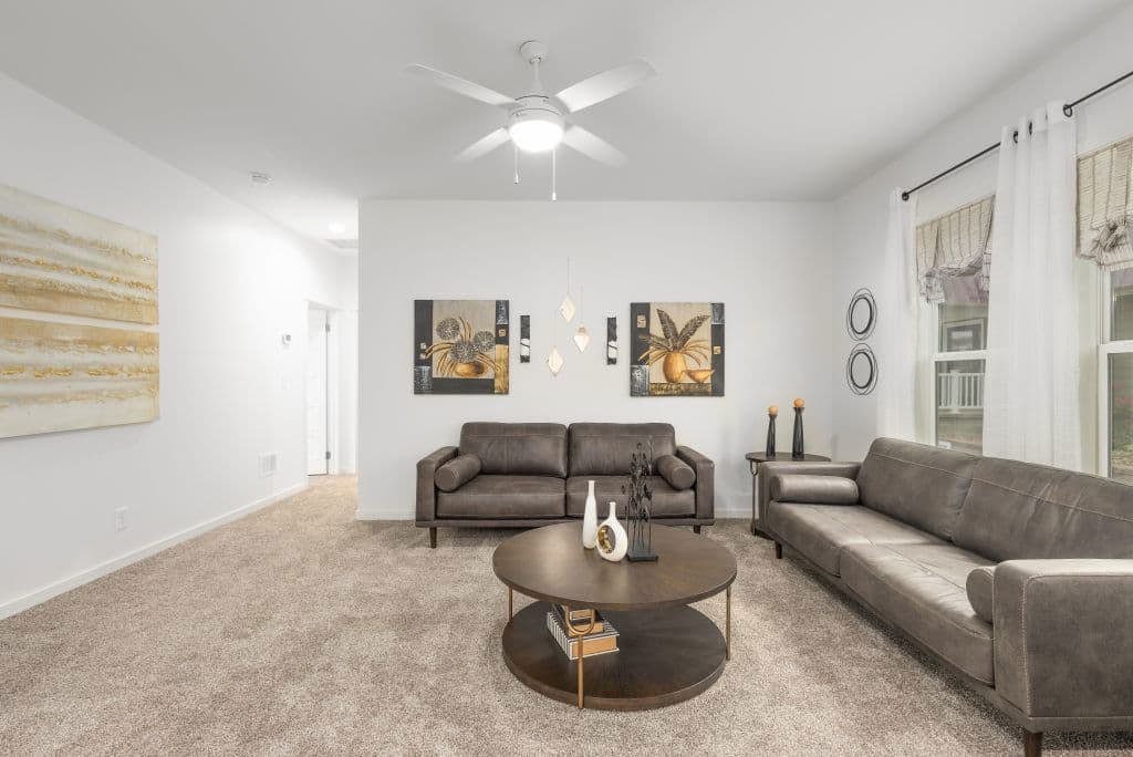 Pinecrest elite modular pgm5009-p interior home features