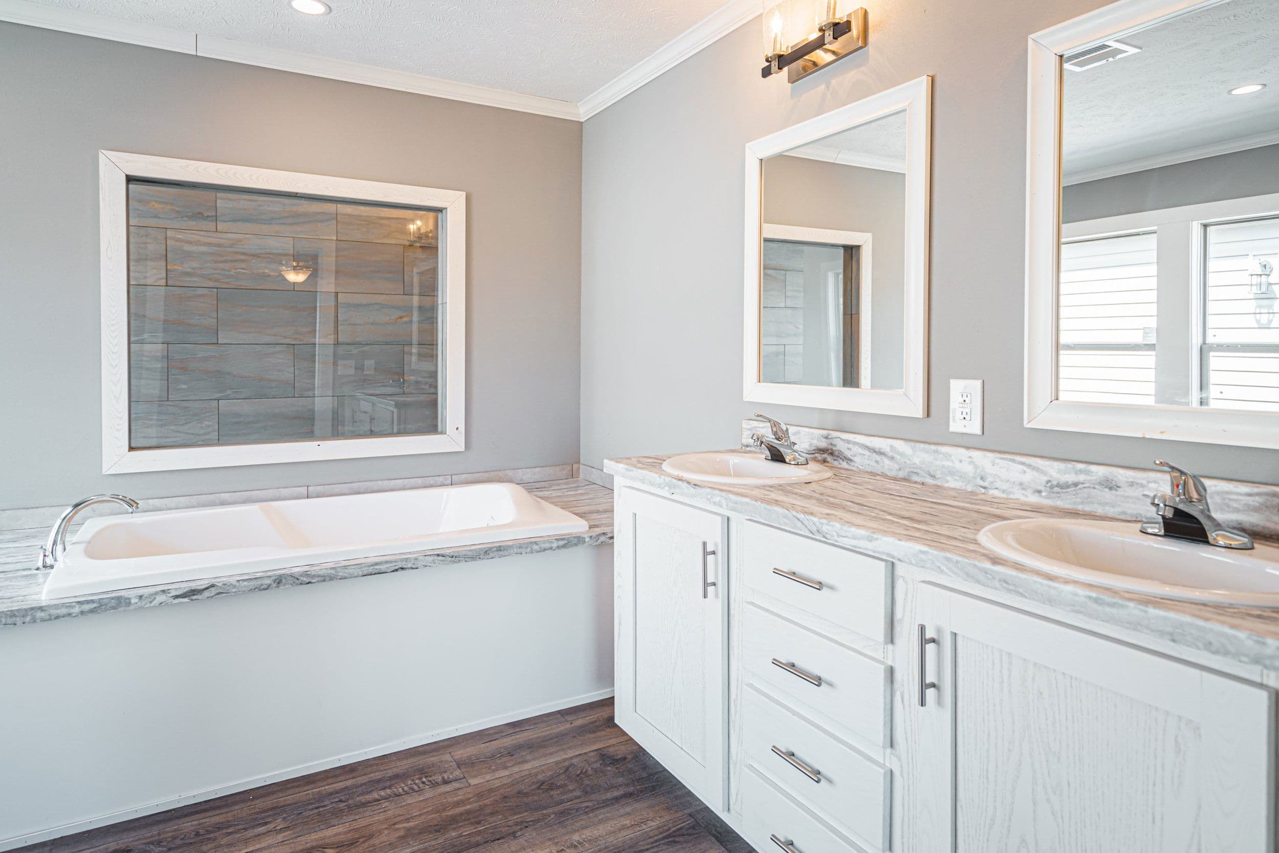 Helicon 3 bathroom home features