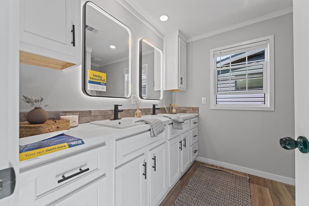 Helix 16763n bathroom home features