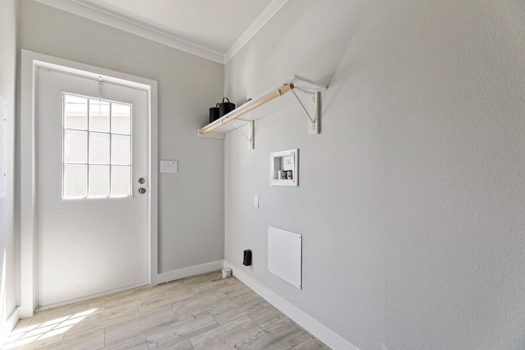 Urban value 32563a interior home features