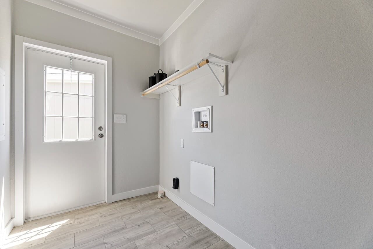 Urban value 32563a interior home features