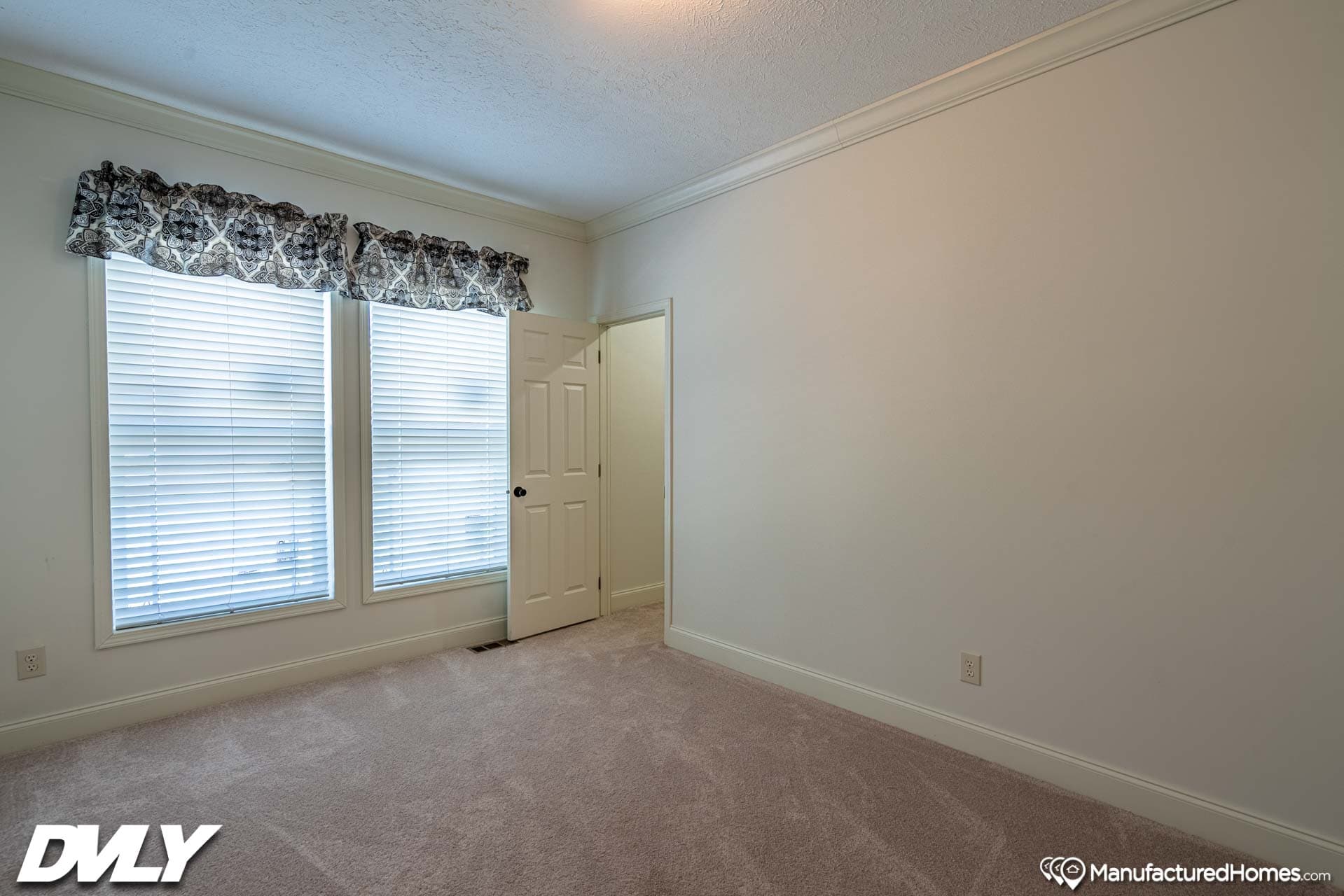 Orchard house (study) bedroom home features