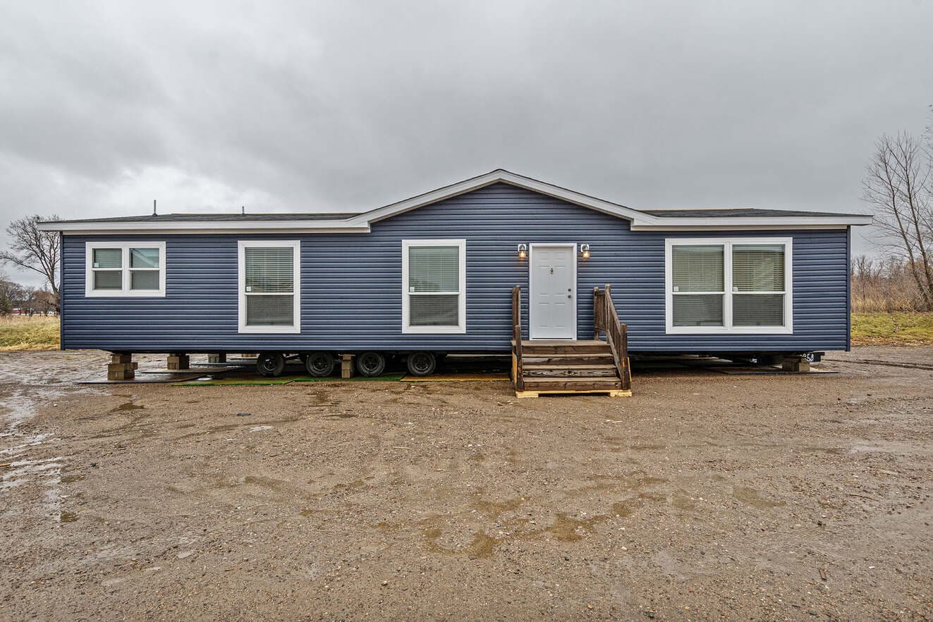 The lincoln 185010  home features