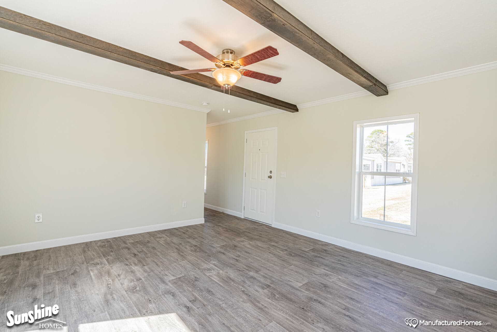 Pri1684-1009 interior home features