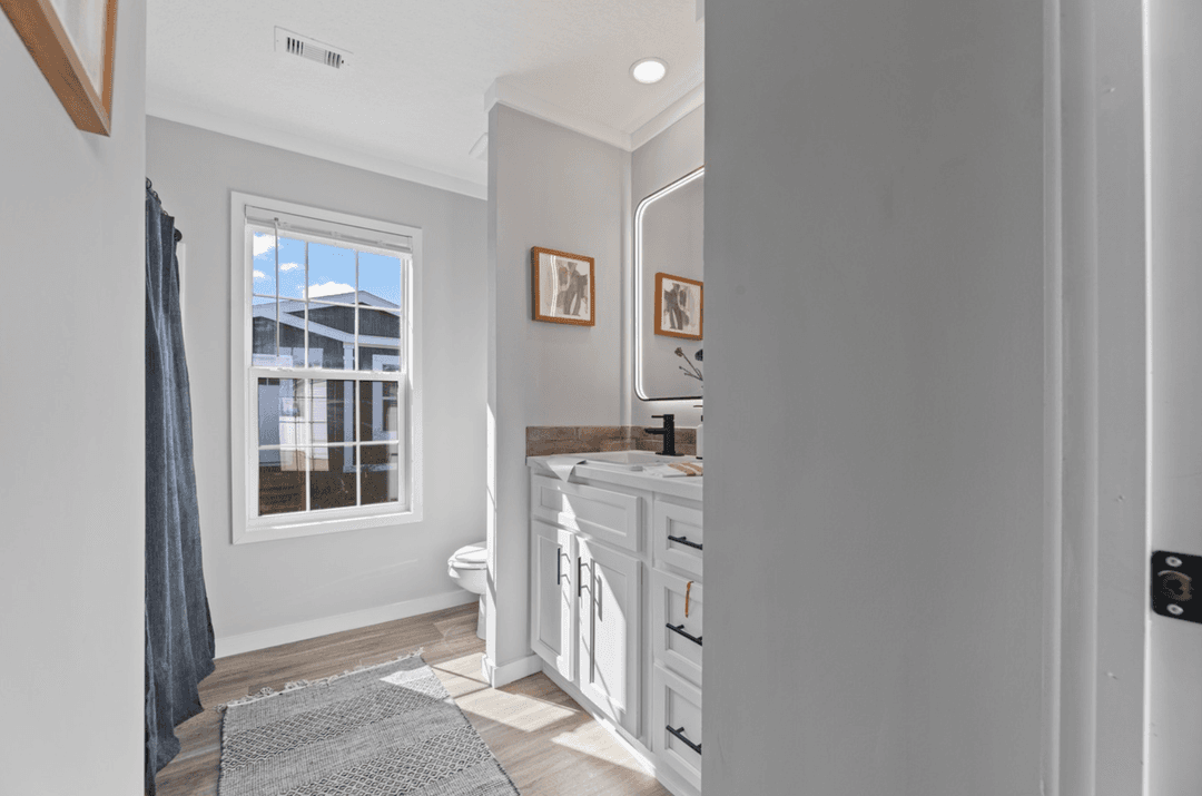 Helix 16763n bathroom home features