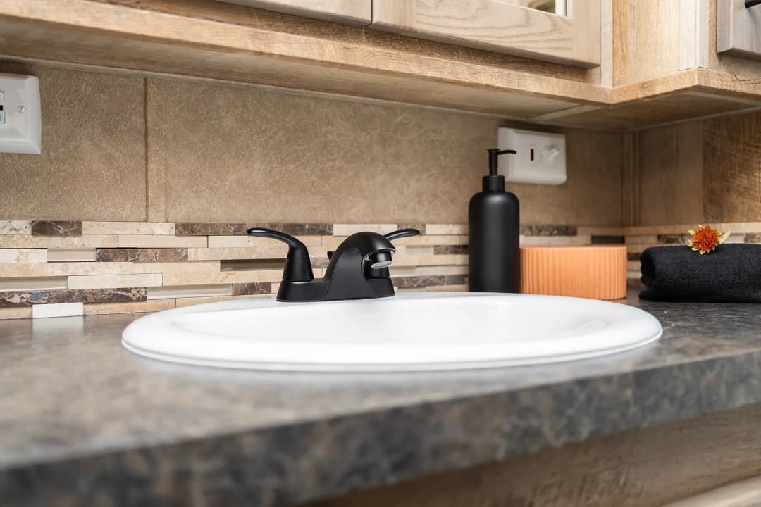 Island 4809b bathroom home features